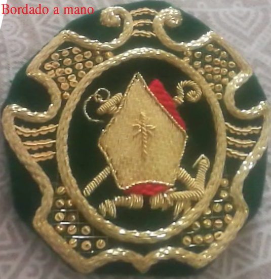 Escudo bordado a mano Macarena antifaz